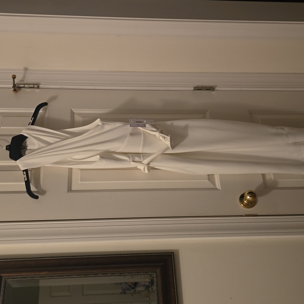 PREMIER AMOUR BRAND WOMEN'S BEAUTIFUL WHITE HALTER TOP SUMMER DRESS SIZE 4